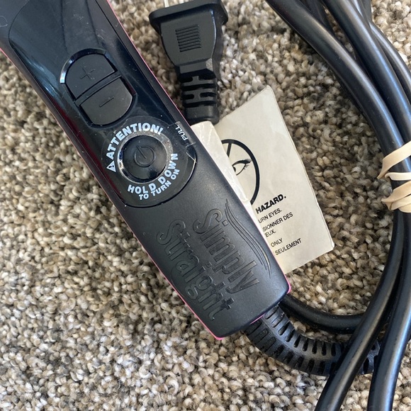 Simply Straight Ceramic Straightening Brush, Fast and Easy to Use, As Seen on TV - Picture 5 of 7